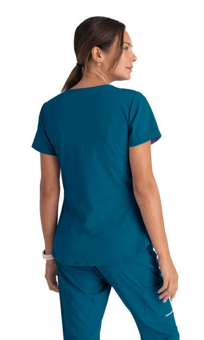 Women's Breeze 3-Pocket Curved V-Neck Top SK101